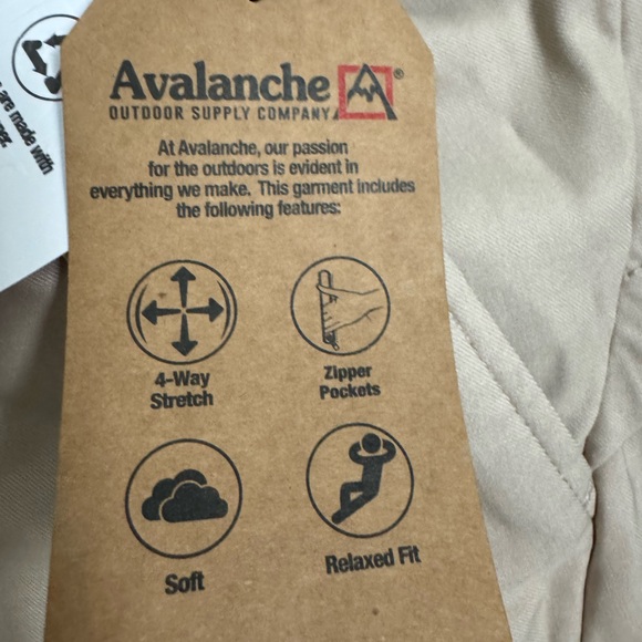 NWT Ladies Avalanche Trail Hiking Sport Performance shorts XL Beige Tan - Picture 7 of 10